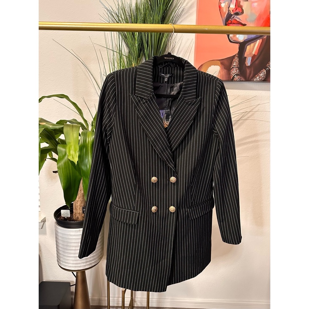 ROMEO & JULIET COUTURE Pinstriped Blazer - Size Medium
